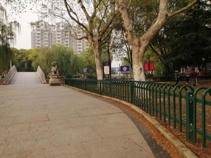 草坪護(hù)欄
